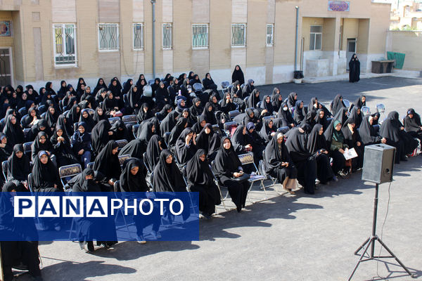 مراسم گرامیداشت هفته دفاع مقدس در دبیرستان شاهد رضویه قم