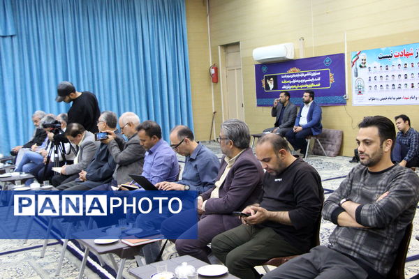 نشست اصحاب رسانه با نماینده ولی فقیه در یزد