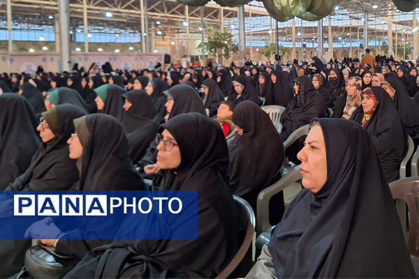 «ضیافت نور» دیدار رمضانی جمعی از بانوان شیراز ، با نماینده ولی فقیه در فارس
