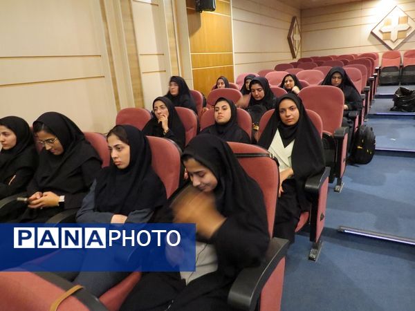 دیدار مشاور وزیر در امور زنان با دانشجویان دانشگاه فرهنگیان 