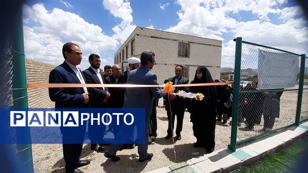 افتتاح زمین چمن مصنوعی در دبستان شهید اسفندیاری شهرستان هلیلان 