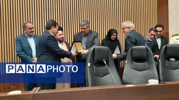 نشست ویژه شورای اداری شهرستان تربت حیدریه به مناسبت هفته معلم 