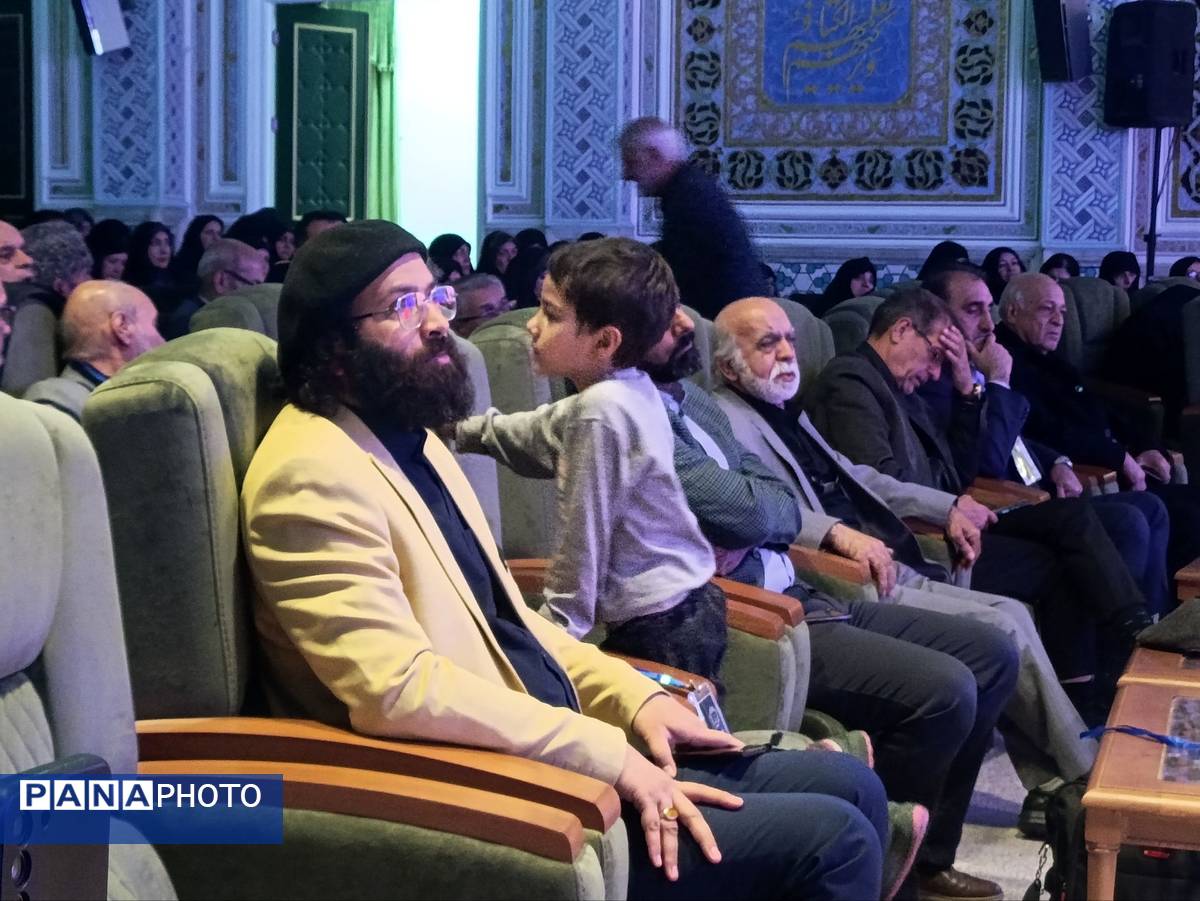 شب شعر آیینی پیرغلامان حسینی برگزار شد