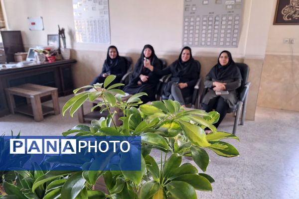 تقدیر و وداع اعضای انجمن اولیا و مربیان آموزشگاه معارف 6 از کادر آموزشگاه