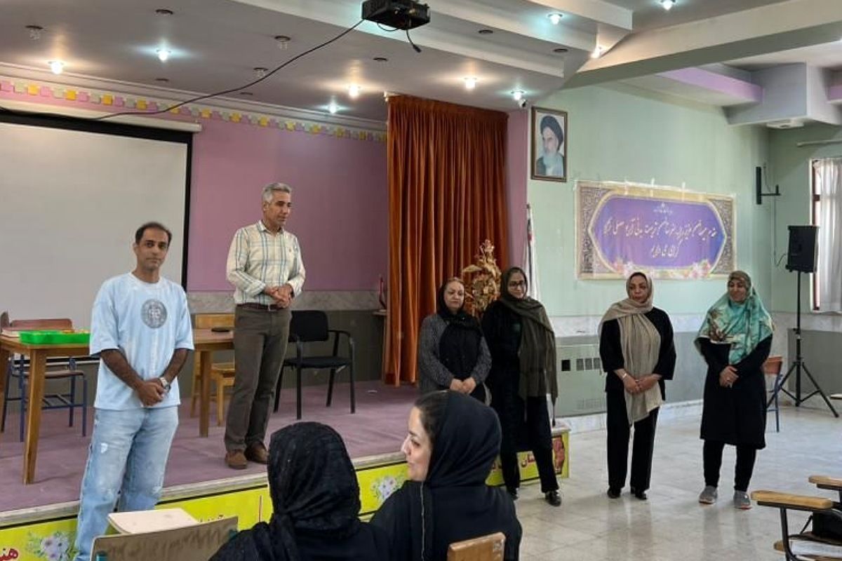برگزاری جلسه انجمن اولیا و مربیان در آموزشگاه آریو مصلی نژاد ناحیه دو شهرری 