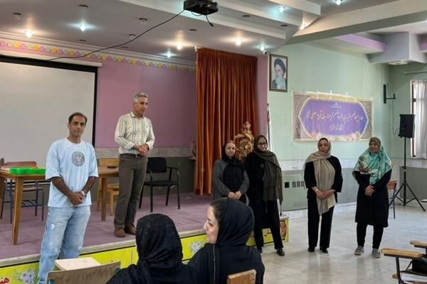 برگزاری جلسه انجمن اولیا و مربیان در آموزشگاه آریو مصلی نژاد ناحیه دو شهرری 