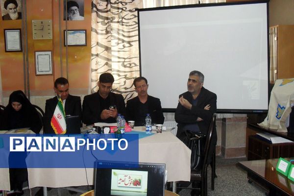 نشست تخصصی کارشناسان فنی و حرفه ای و کاردانش استان تهران در اسلامشهر