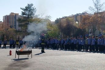 نواخته شدن زنگ پدافند غیرعامل در دبیرستان شهید خرازی اصفهان