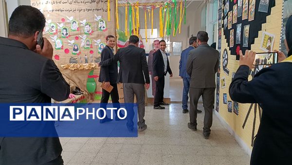بازدید مسئولین استانی  از دبیرستان فرزانگان