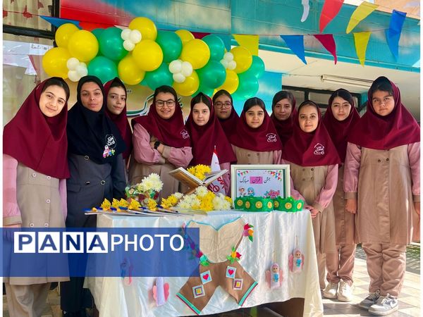 جشن قرآن با حضور دانش‌آموزان در دبستان ارمغان هستی ناحیه 3 کرج (سطح 3)