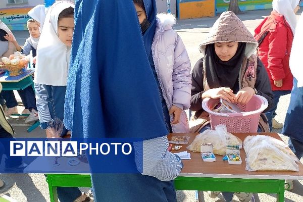 برپایی بازارچه درون مدرسه‌ای در دبستان ربابه هاشمیان یزدی شیروان