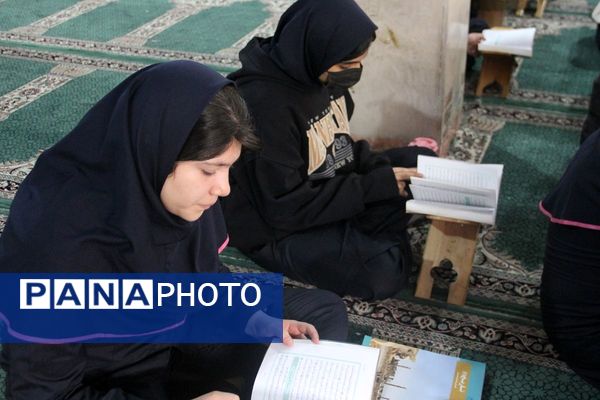 افتتاحیه محفل انس با قرآن‌کریم در دبیرستان جوادالائمه بهارستان‌دو