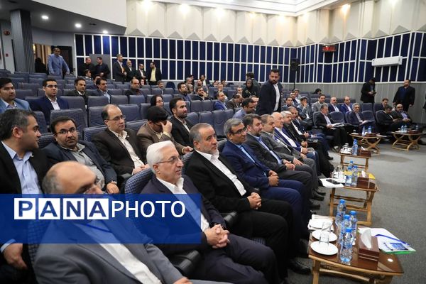 پنل همکاری‌های اقتصادی، استانی ، تجاری، سرمایه‌گذاری و مناطق آزاد