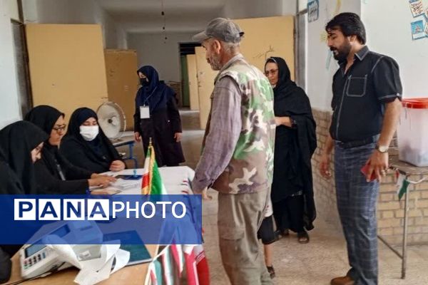 حضور پرشور مردم روستای نقاب در انتخابات ریاست جمهوری