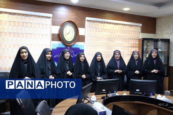 گرامیداشت هفته معلم با تجلیل از فرهنگیان آموزش و پرورش منطقه ۱۴ 