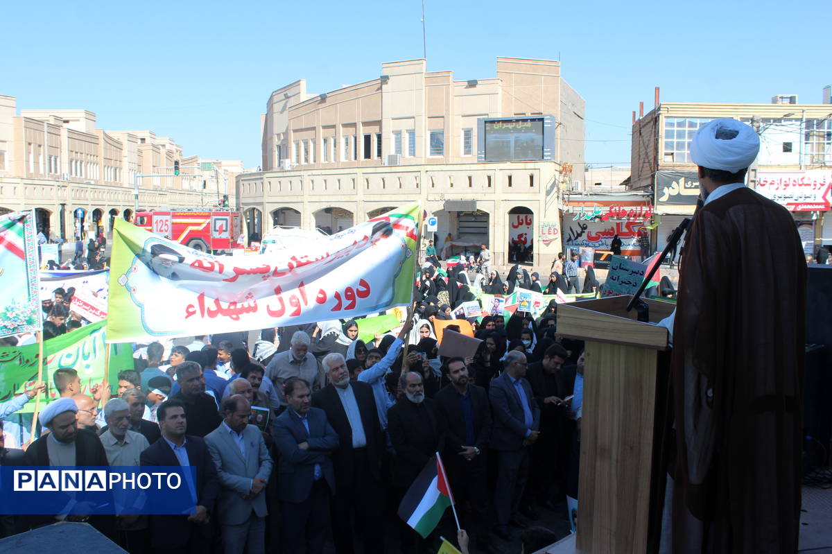 راهپیمایی روز دانش‌آموز در شهرستان بم