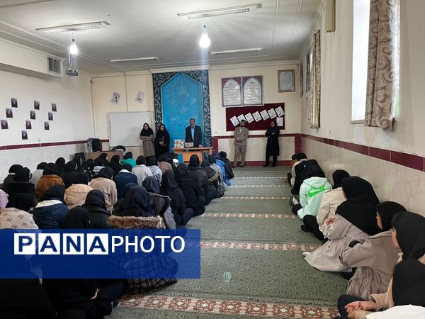 تجلیل از برگزیدگان مسابقات قرآنی 