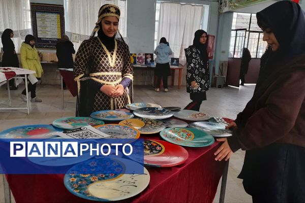 نمایشگاه و بازارچه هنرهای دستی در دبیرستان شاهد فیض شیراز 