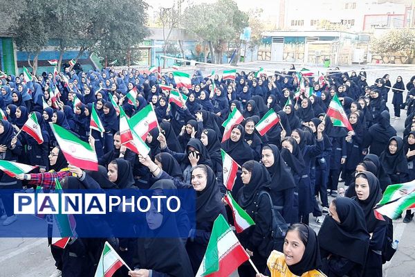 برگزاری جشن پرشور روز دانش آموز در دبیرستان شهدای هسته‌ای