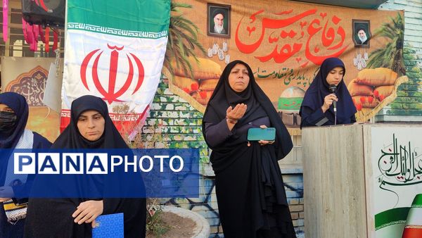 مراسم اعطای حکم و نشان فرماندهی بسیج دانش آموزی دبیرستان شاهد تکتم ناحیه۳
