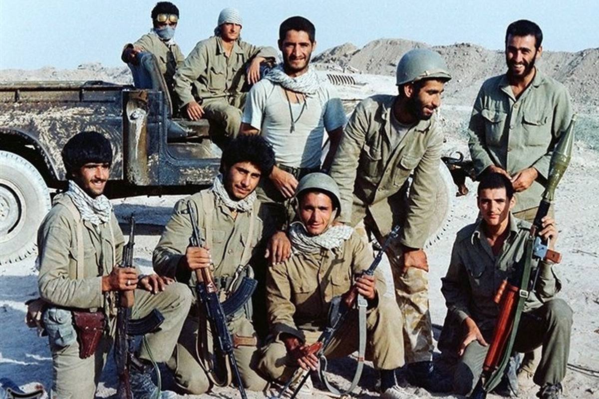 آبادان در دوران دفاع مقدس در محاصره ۳۳۰ درجه‌ای توسط نیروهای مهاجم عراقی قرار گرفت