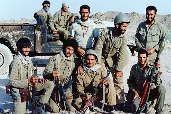 آبادان در دوران دفاع مقدس در محاصره ۳۳۰ درجه‌ای توسط نیروهای مهاجم عراقی قرار گرفت