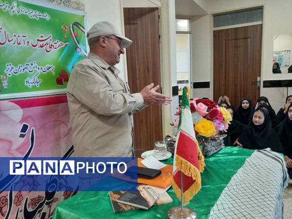 روایت هشت سال دفاع مقدس توسط راوی انقلاب در مدرسه مادرمهربان نقاب