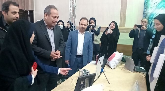 زنگ استانی پژوهش در دبیرستان دخترانه شاهد خاندان قفلی طنین‌انداز شد