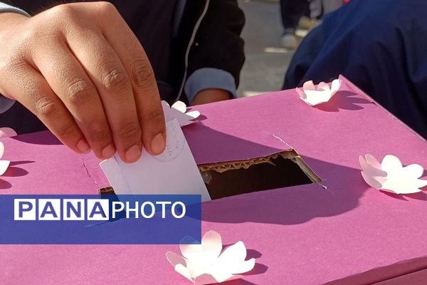 انتخابات شورای دانش آموزی در دبیرستان مهر نیشابور