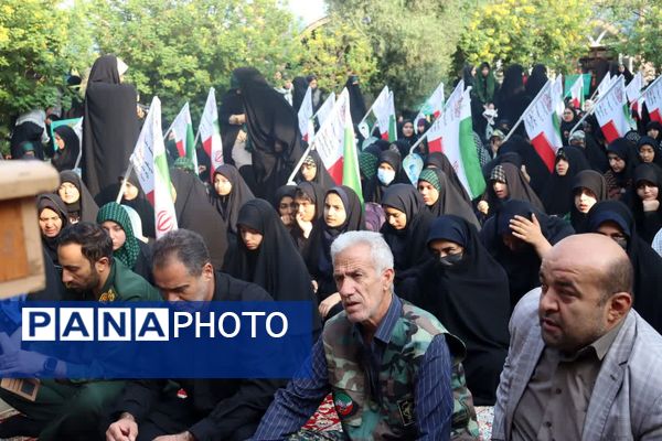 دانش‌آموزان کوهدشتی در یادمان شهدای هویزه