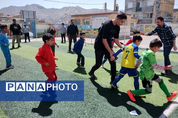 اجرای طرح شهید خرازی ( آزادسازی فضای ورزشی) در دبستان پیامبراعظم ( ص) شهرستان فیروزکوه 