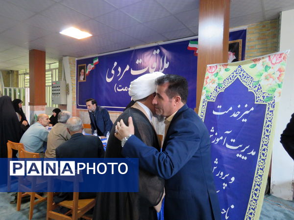 میزخدمت آموزش و پرورش ناحیه ۳ کرج فرصتی برای تعامل مستقیم و رفع مشکلات آموزشی