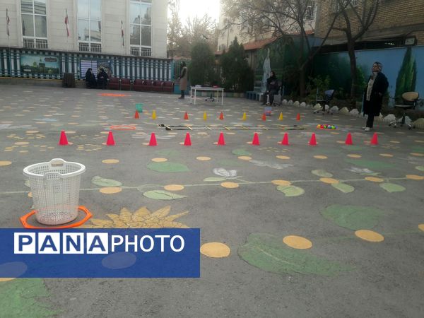 مسابقه جذاب مادر و دختر در دبستان مصلی نژاد حضرت زینب(س)