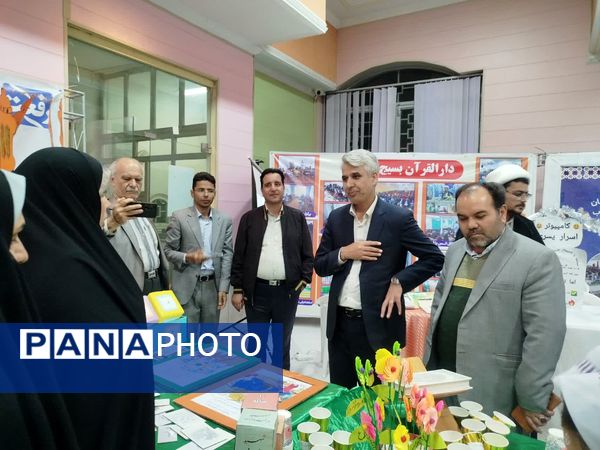 بازدید مدیر آموزش و پرورش کاشمر از  نمایشگاه قرآن و عترت شهرستان 
