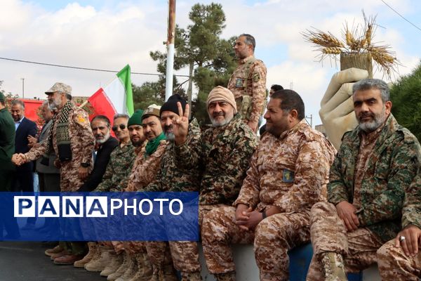 حضور پرشور دانش‌آموزان شهرستان صالح‌آباد در راهپیمایی روز ۱۳ آبان