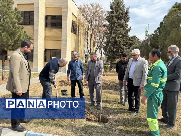 دانشگاه سبز می‌اندیشد