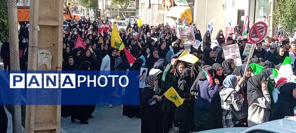 برگزاری راهپیمایی ۱۳ آبان روز دانش‌آموز در شهرستان فیروزکوه 