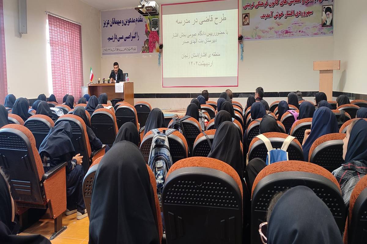 آشنایی زوجین در فضای مجازی، عامل طلاق در سنین پایینتر است