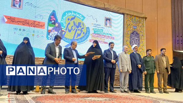 نمایشگاه «در لباس سربازی»