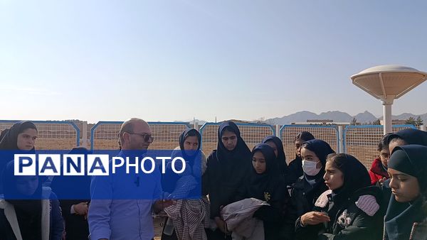 بازدید دانش آموزان دبیرستان فرزانگان از اداره هواشناسی خواف