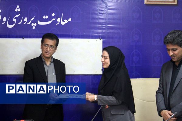 نشست مدیرکل آموزش و پرورش استان با همکاران معاونت پرورشی و فرهنگی 