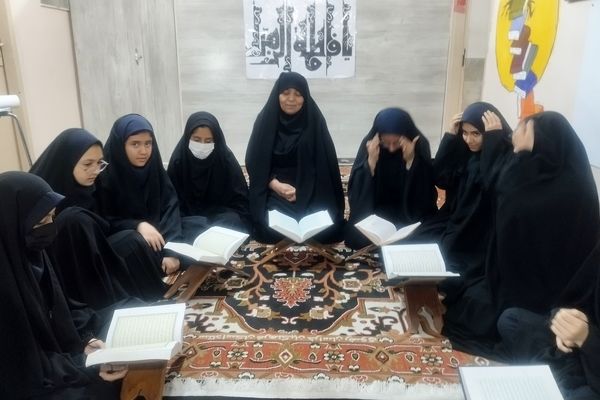 محفل انس با قرآن در دبیرستان شاهد تکتم