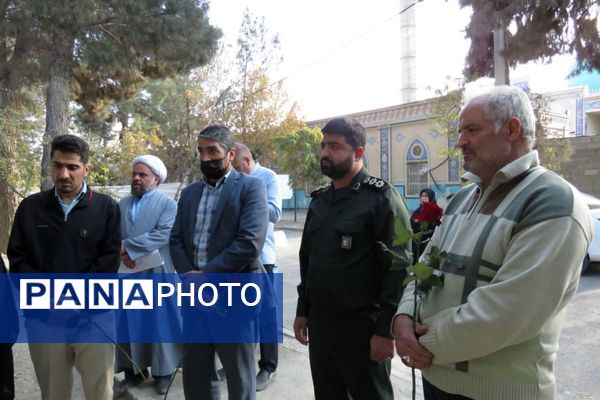 احترام به مقام شهدا با حضور فرماندهان و بسیجیان در گلزار بی‌بی سکینه(س) شهرستان ملارد