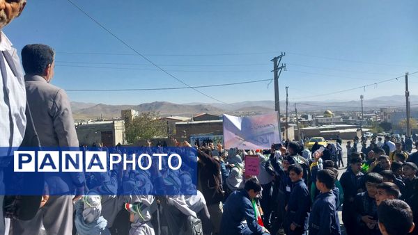 شکوه حضور دانش‌آموزان شهید مطهری در راهپیمایی ۱۳ آبان