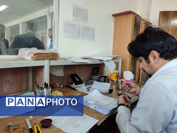 تصحیح اوراق آزمون‌های نهایی در آموزش و پرورش ناحیه یک مشهد مقدس