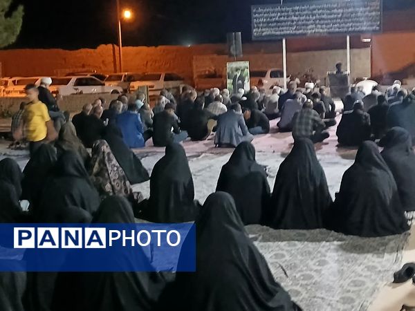 مراسم شبی با شهدا در محل گلزار شهدای روستای بزنجرد شهرستان خلیل‌آباد