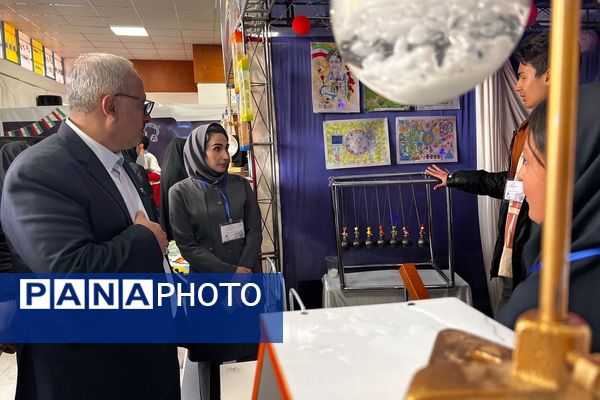پژوهش‌سرای کاوش کهریزک، کانون توجه نخستین روز نمایشگاه دستاوردهای دانش‌آموزی استان