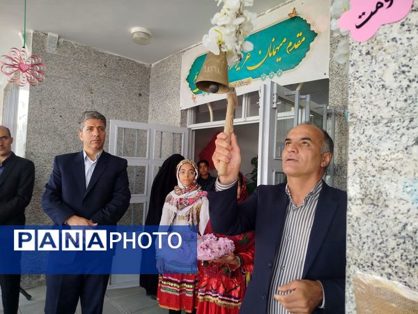 طلوع شکوفه‌های امید در دبستان امین زاده فاروج 