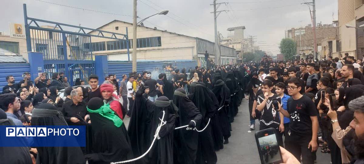 استقبال عزاداران حسینی از کاروان نمادین اسرای کربلا در قم