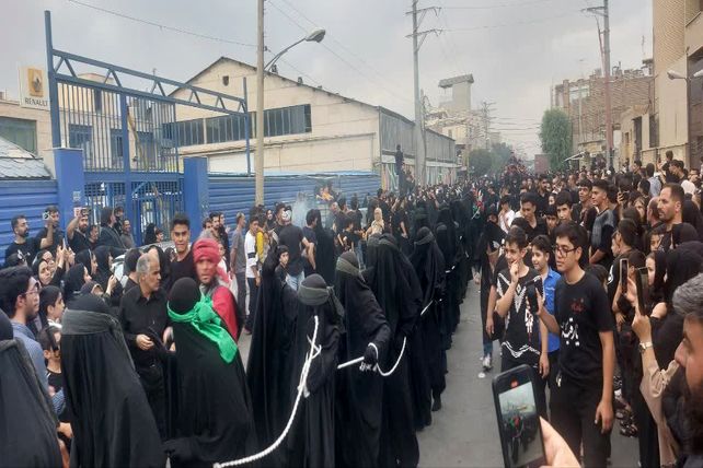 استقبال عزاداران حسینی از کاروان نمادین اسرای کربلا در قم